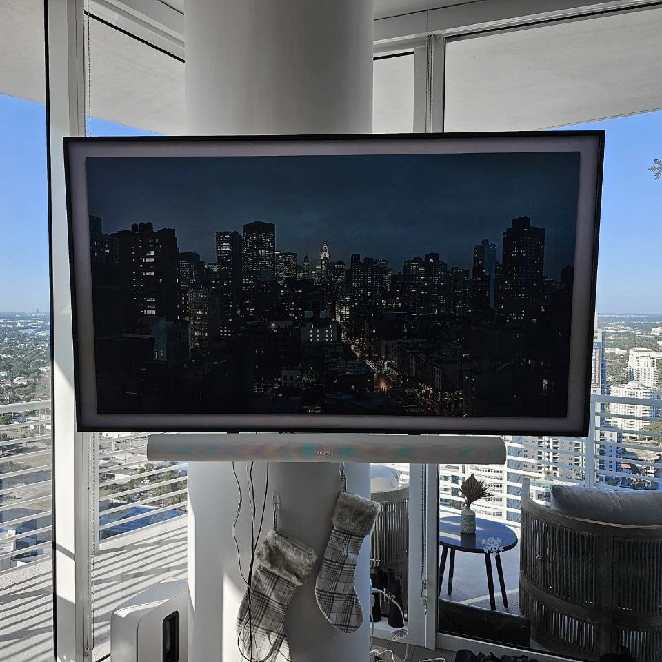 Wall-mounted TV installation in Fort Lauderdale living room